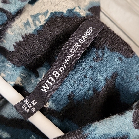 W118 Walter Baker Hi Low Knit Material Tunic Animal Print Teal Top Draped Neck - Picture 7 of 8